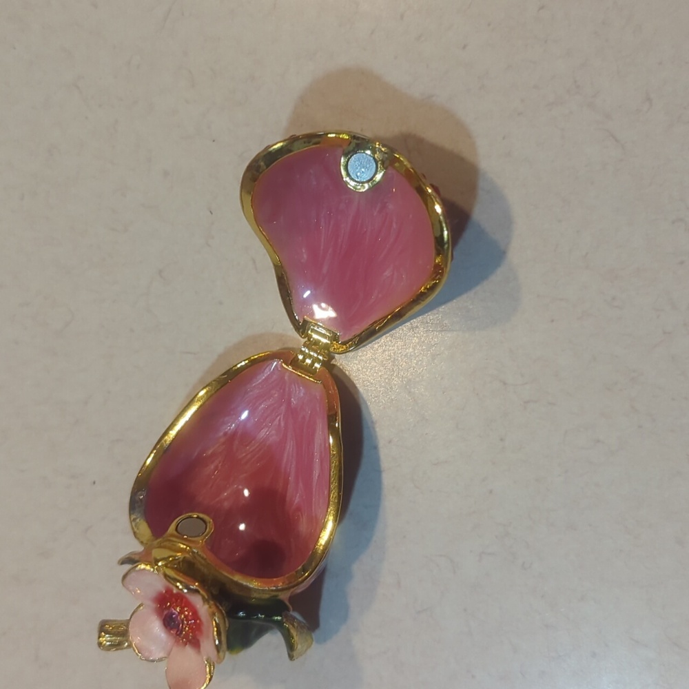 Elegant Rhinestone Jeweled Strawberry with Bee Ring/Trinket Box - Picture 3 of 3
